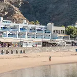 Daire Teresita Mogamar Beachfront *